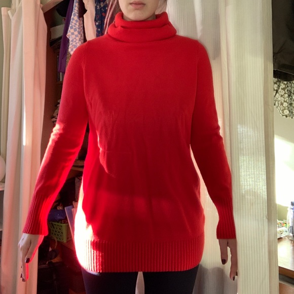 Le Chateau Red Turtleneck - Picture 2 of 3